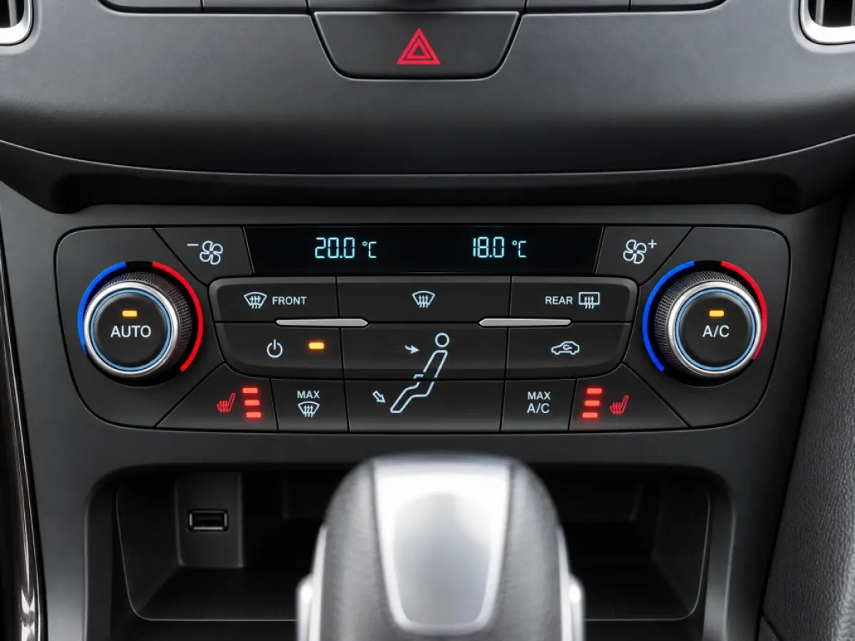 1.5 Titanium | Automaat | Trekhaak | Stoel/Stuur Verwarming | Navigatie | Camera | Cruise Control | Climate Control | Android Auto