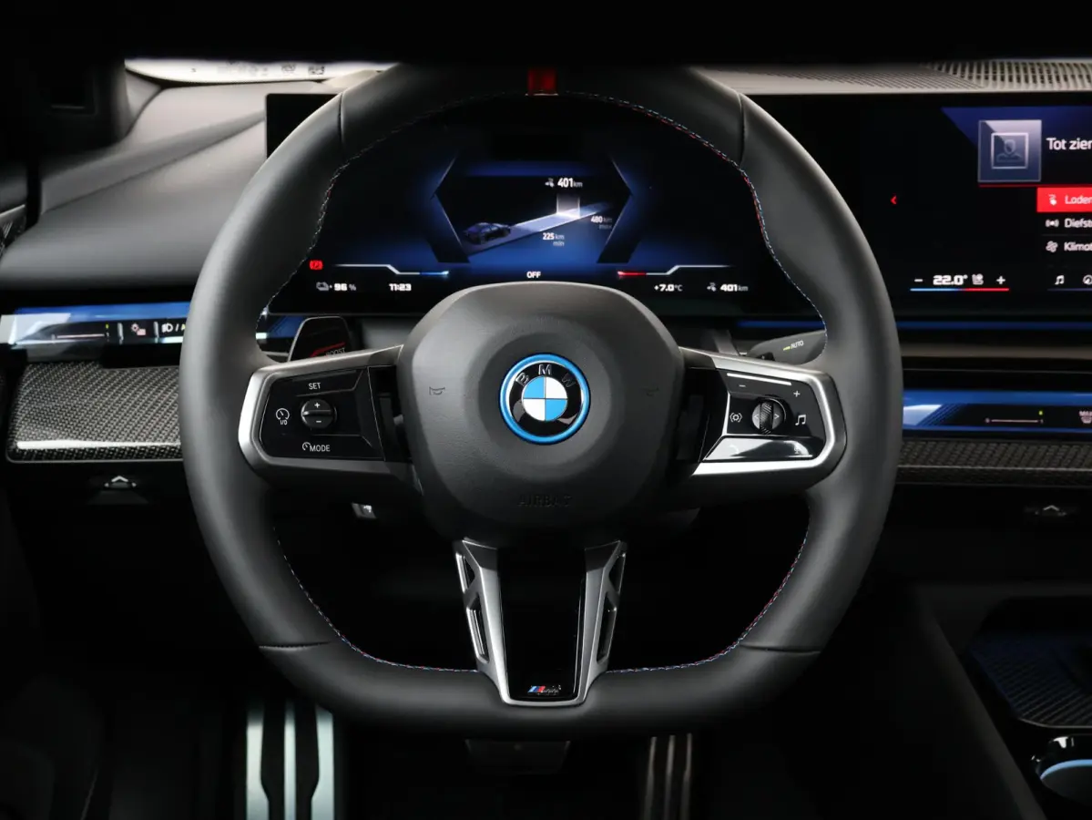 M60 xDrive M Sport Pro | Trekhaak | Bowers & Wilkins | Panoramadak | Head-up | Rondomzicht camera | Elektrische Stoelen + Memory | Adaptief onderstel Professional | Driving Assistant Profess