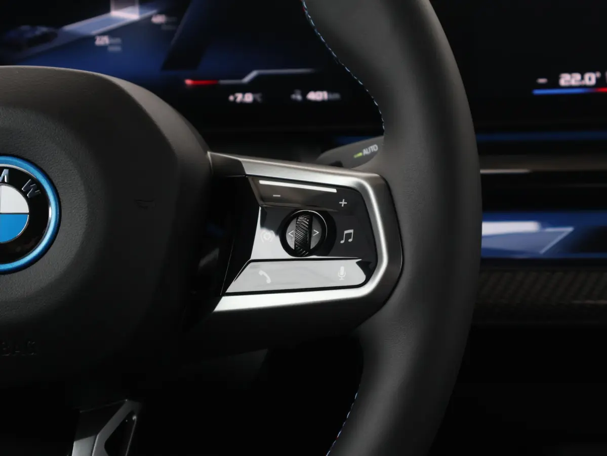M60 xDrive M Sport Pro | Trekhaak | Bowers & Wilkins | Panoramadak | Head-up | Rondomzicht camera | Elektrische Stoelen + Memory | Adaptief onderstel Professional | Driving Assistant Profess