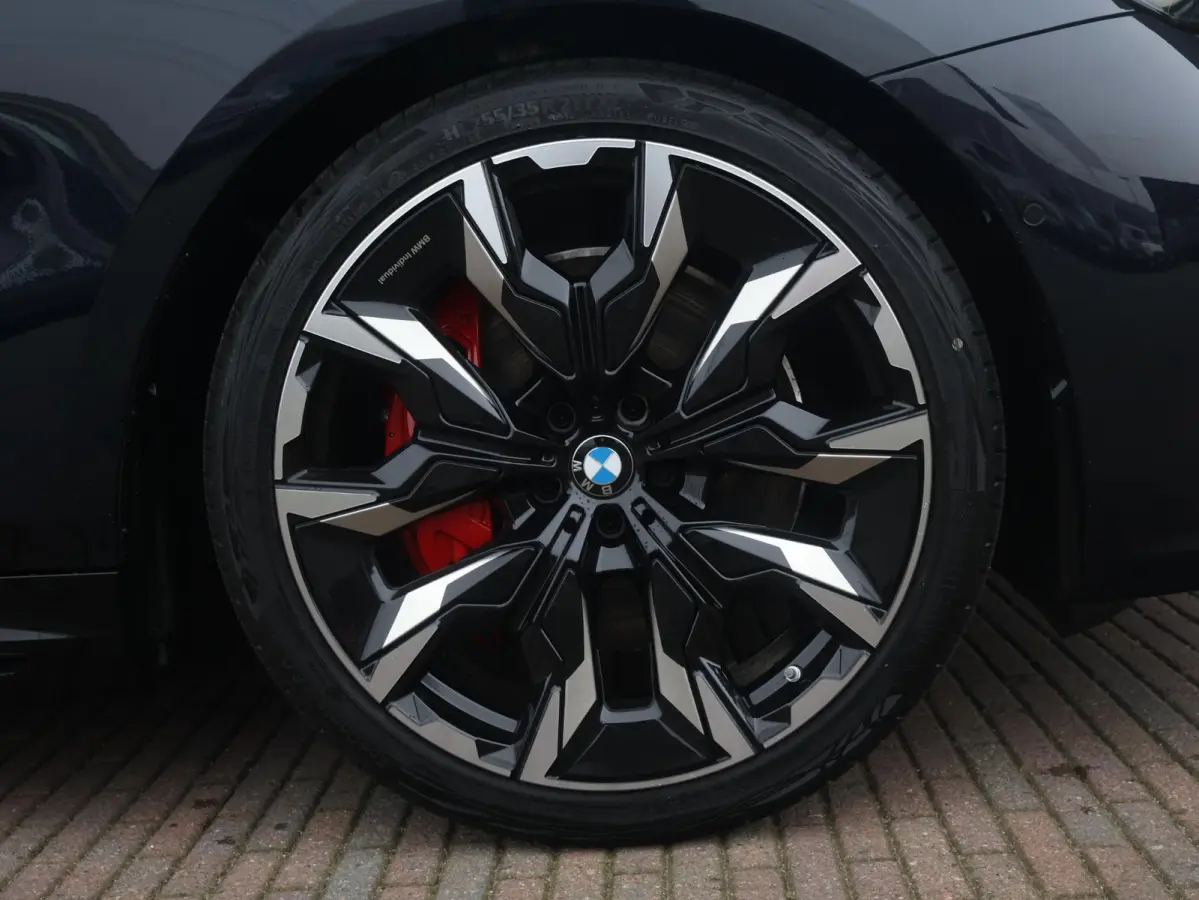 M60 xDrive M Sport Pro | Trekhaak | Bowers & Wilkins | Panoramadak | Head-up | Rondomzicht camera | Elektrische Stoelen + Memory | Adaptief onderstel Professional | Driving Assistant Profess