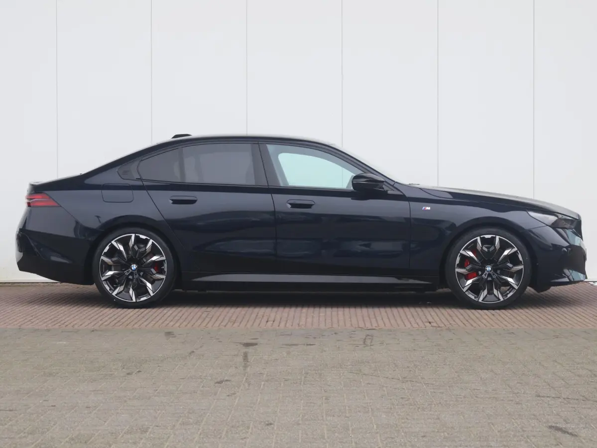 M60 xDrive M Sport Pro | Trekhaak | Bowers & Wilkins | Panoramadak | Head-up | Rondomzicht camera | Elektrische Stoelen + Memory | Adaptief onderstel Professional | Driving Assistant Profess