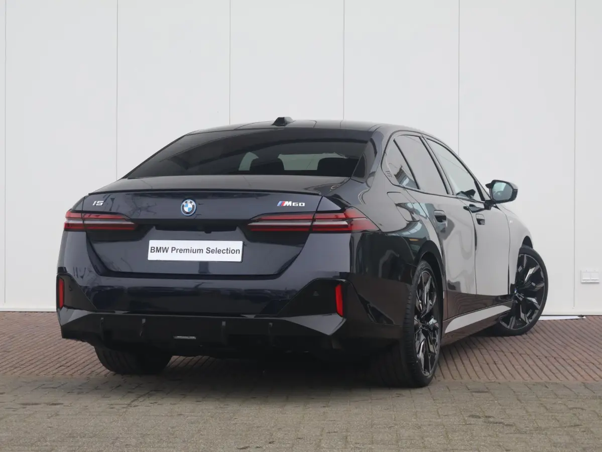 M60 xDrive M Sport Pro | Trekhaak | Bowers & Wilkins | Panoramadak | Head-up | Rondomzicht camera | Elektrische Stoelen + Memory | Adaptief onderstel Professional | Driving Assistant Profess