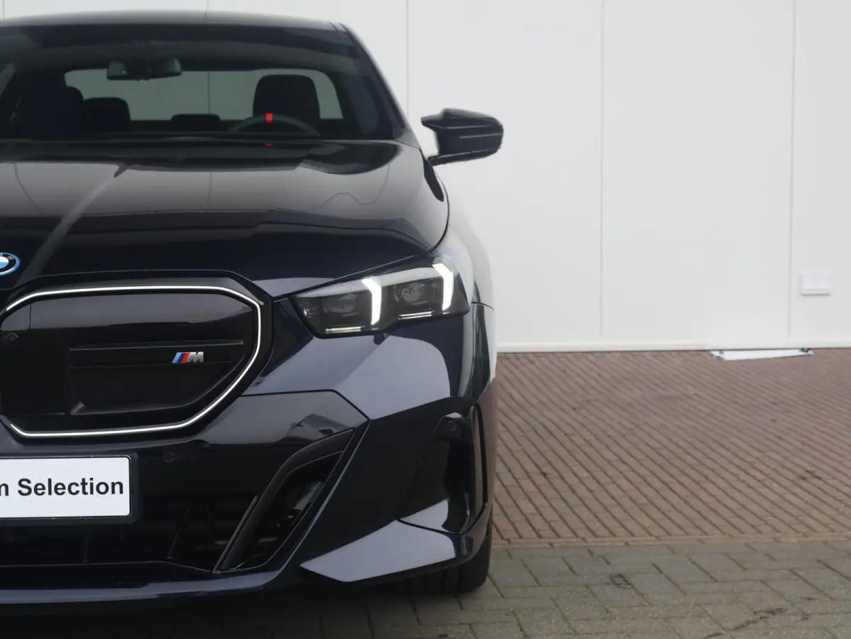 M60 xDrive M Sport Pro | Trekhaak | Bowers & Wilkins | Panoramadak | Head-up | Rondomzicht camera | Elektrische Stoelen + Memory | Adaptief onderstel Professional | Driving Assistant Profess