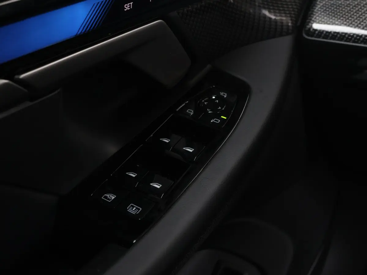 M60 xDrive M Sport Pro | Trekhaak | Bowers & Wilkins | Panoramadak | Head-up | Rondomzicht camera | Elektrische Stoelen + Memory | Adaptief onderstel Professional | Driving Assistant Profess