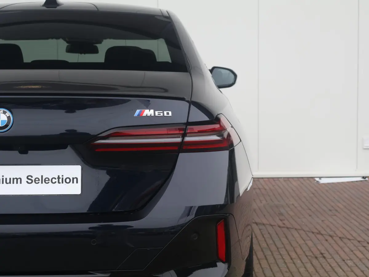M60 xDrive M Sport Pro | Trekhaak | Bowers & Wilkins | Panoramadak | Head-up | Rondomzicht camera | Elektrische Stoelen + Memory | Adaptief onderstel Professional | Driving Assistant Profess