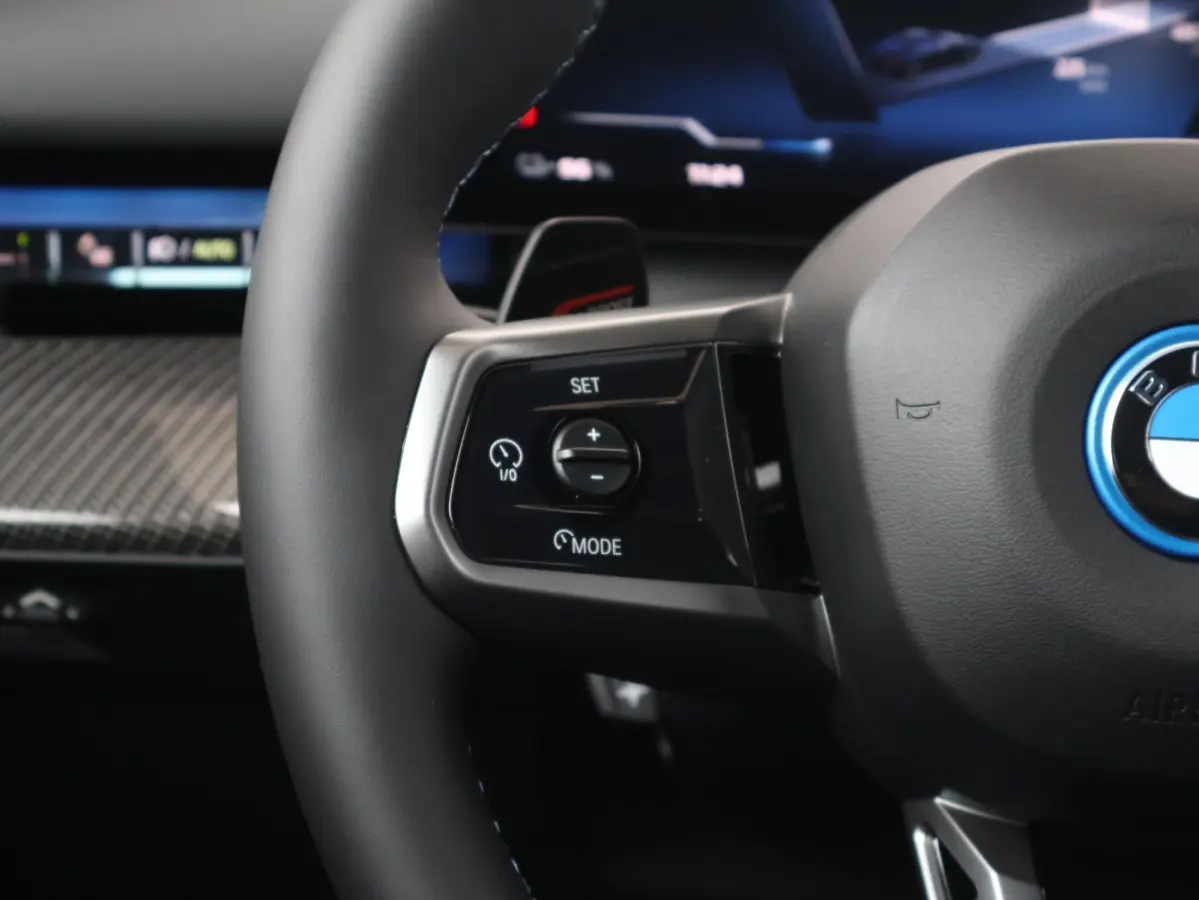 M60 xDrive M Sport Pro | Trekhaak | Bowers & Wilkins | Panoramadak | Head-up | Rondomzicht camera | Elektrische Stoelen + Memory | Adaptief onderstel Professional | Driving Assistant Profess