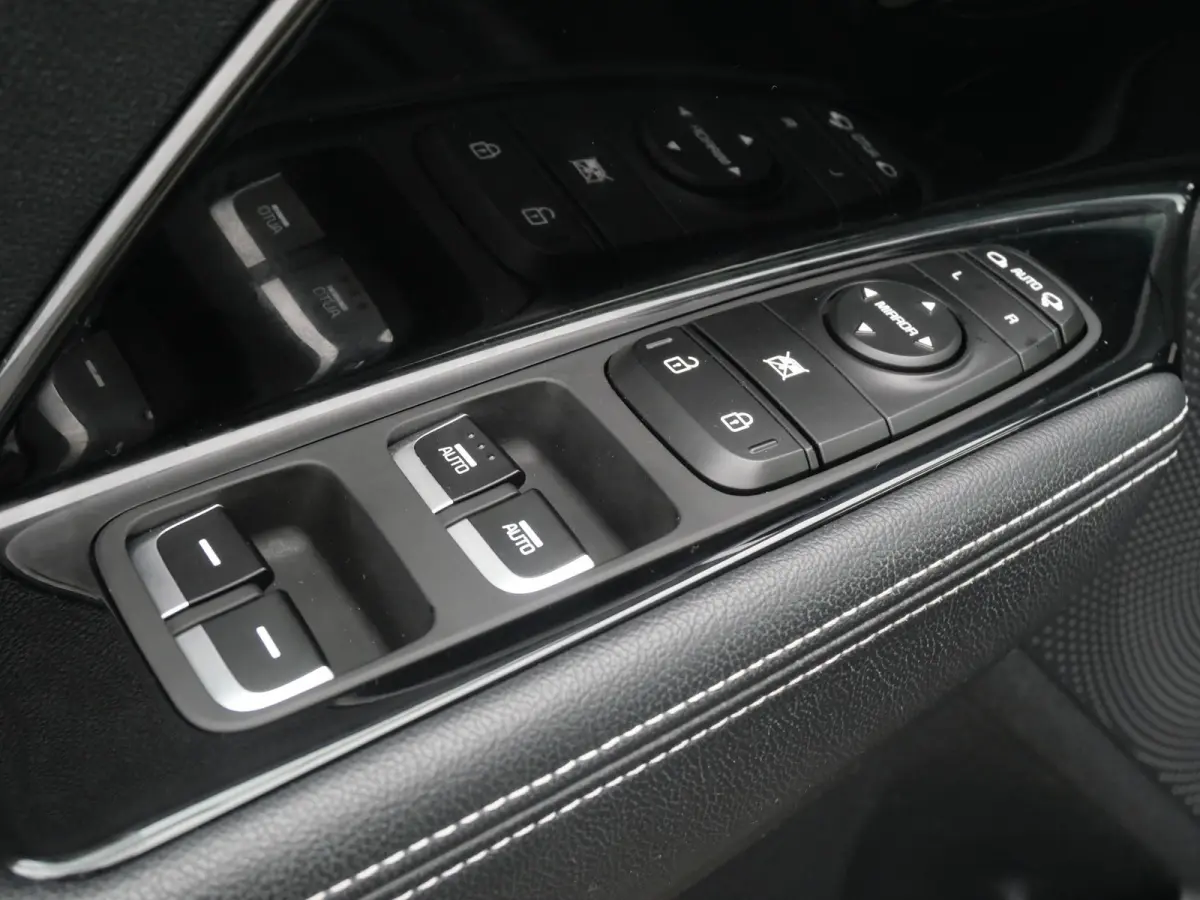 DynamicPlusLine 64 kWh | Navi | Carplay | Stoel/stuurverwarming | Adaptief | Camera | Schuif/kanteldak |