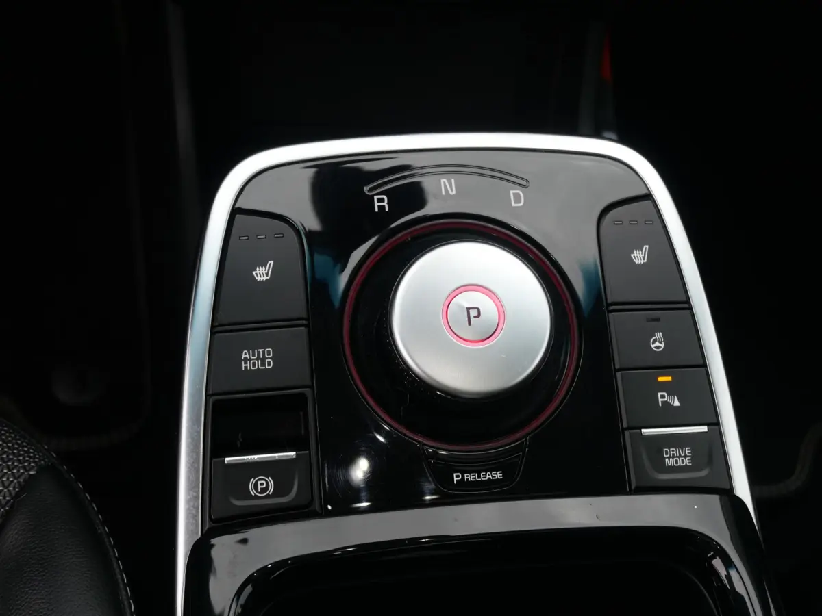 DynamicPlusLine 64 kWh | Navi | Carplay | Stoel/stuurverwarming | Adaptief | Camera | Schuif/kanteldak |