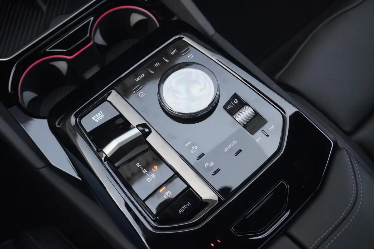 eDrive40 M Sport Pro | Trekhaak | Panoramadak | Bowers & Wilkins | Head-up | Rondomzicht camera's | Adaptief onderstel Professional | Cruise control adaptief met Stop&Go en stuurhulp | Drivi