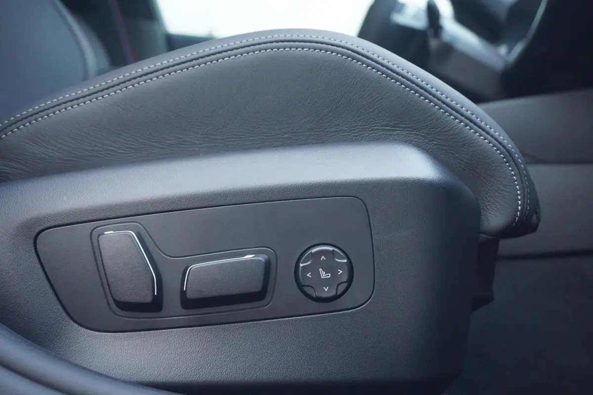 eDrive40 M Sport Pro | Trekhaak | Panoramadak | Bowers & Wilkins | Head-up | Rondomzicht camera's | Adaptief onderstel Professional | Cruise control adaptief met Stop&Go en stuurhulp | Drivi