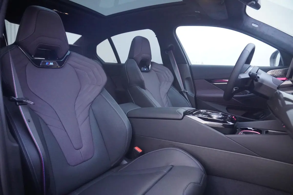 eDrive40 M Sport Pro | Trekhaak | Panoramadak | Bowers & Wilkins | Head-up | Rondomzicht camera's | Adaptief onderstel Professional | Cruise control adaptief met Stop&Go en stuurhulp | Drivi