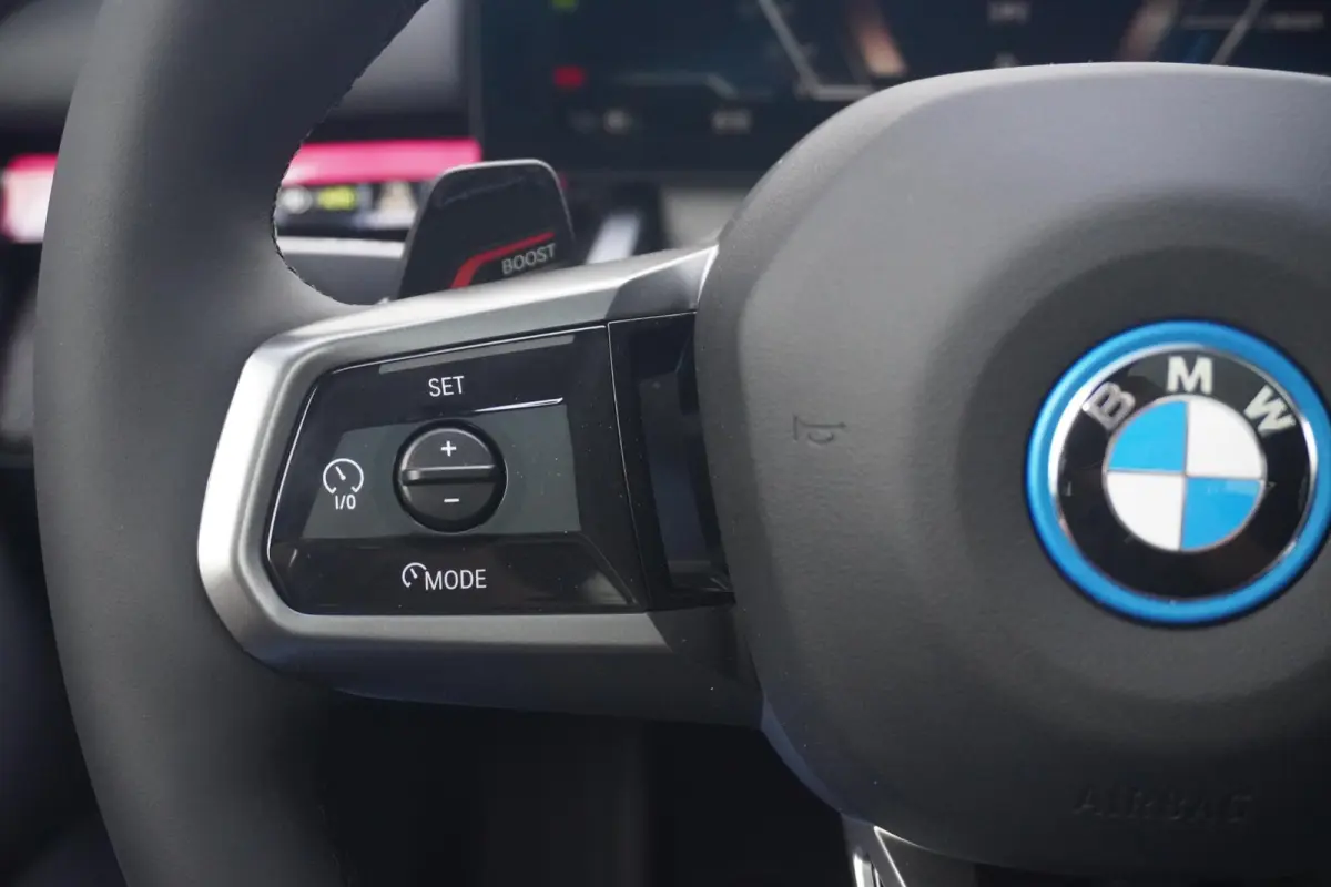 eDrive40 M Sport Pro | Trekhaak | Panoramadak | Bowers & Wilkins | Head-up | Rondomzicht camera's | Adaptief onderstel Professional | Cruise control adaptief met Stop&Go en stuurhulp | Drivi