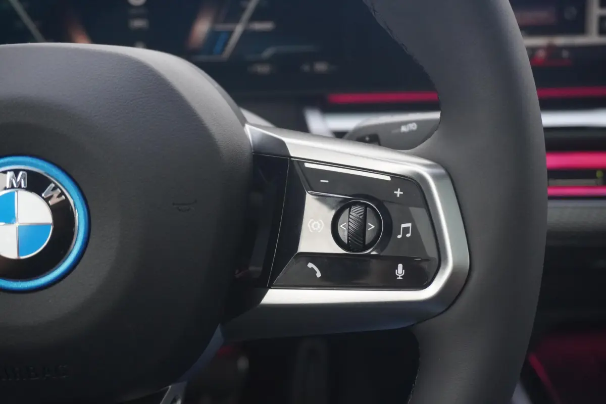 eDrive40 M Sport Pro | Trekhaak | Panoramadak | Bowers & Wilkins | Head-up | Rondomzicht camera's | Adaptief onderstel Professional | Cruise control adaptief met Stop&Go en stuurhulp | Drivi