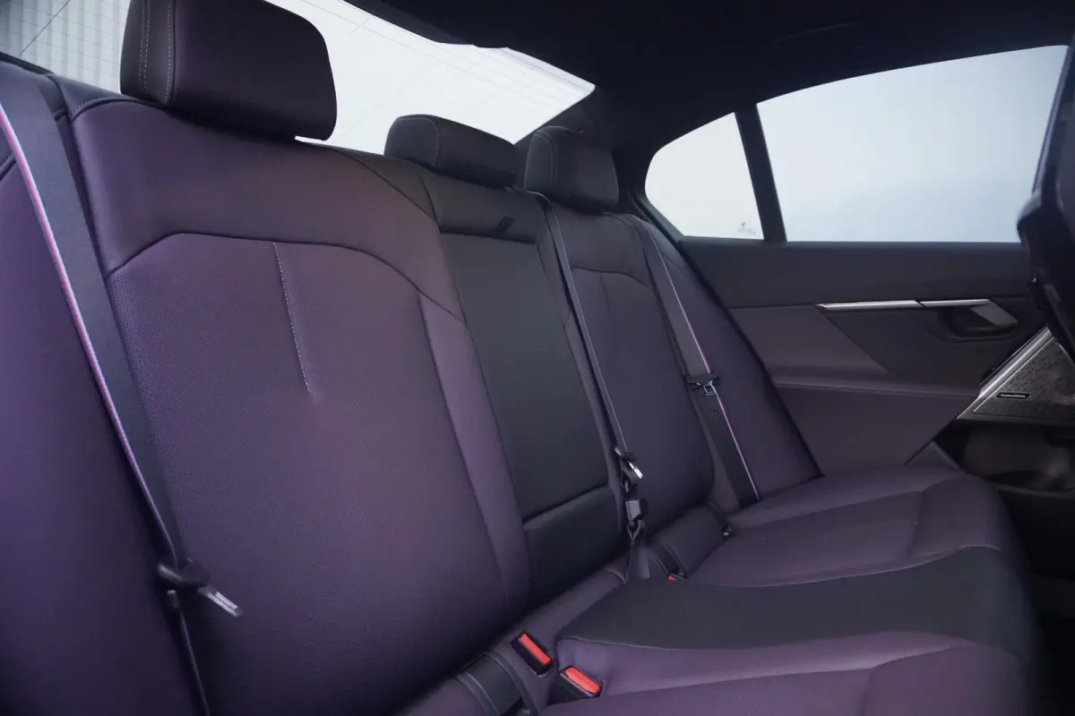 eDrive40 M Sport Pro | Trekhaak | Panoramadak | Bowers & Wilkins | Head-up | Rondomzicht camera's | Adaptief onderstel Professional | Cruise control adaptief met Stop&Go en stuurhulp | Drivi