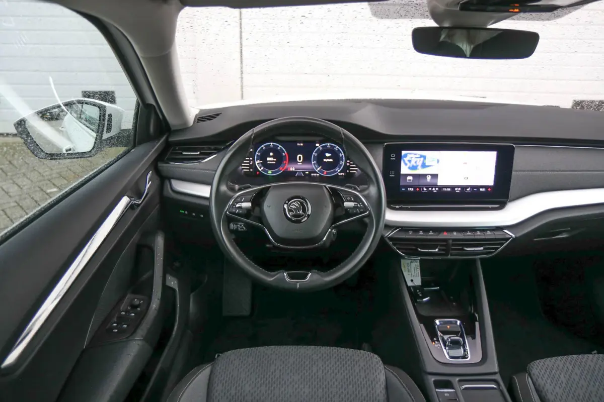 1.0 e-TSI 110pk Business Edition Plus | Cruise Control Adaptief | App Connect | Navigatie | Stoelverwarming