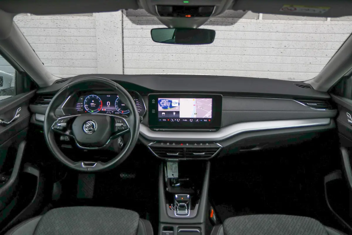1.0 e-TSI 110pk Business Edition Plus | Cruise Control Adaptief | App Connect | Navigatie | Stoelverwarming