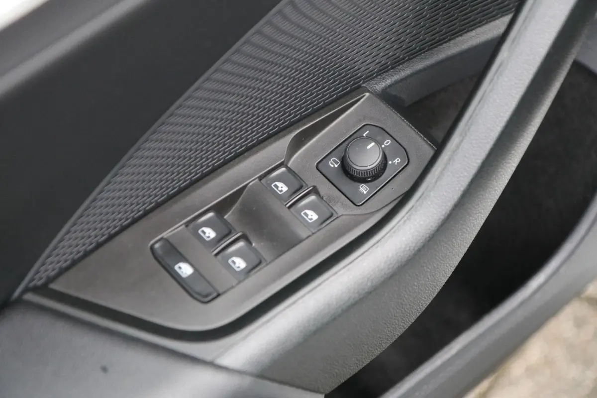 1.0 e-TSI 110pk Business Edition Plus | Cruise Control Adaptief | App Connect | Navigatie | Stoelverwarming