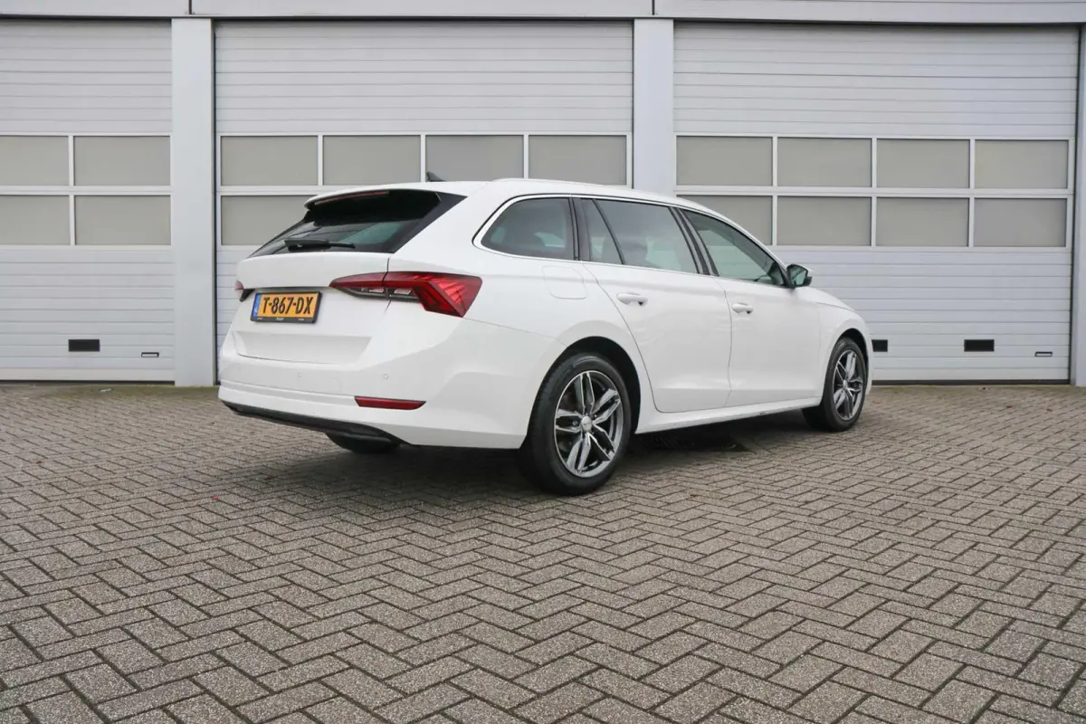 1.0 e-TSI 110pk Business Edition Plus | Cruise Control Adaptief | App Connect | Navigatie | Stoelverwarming