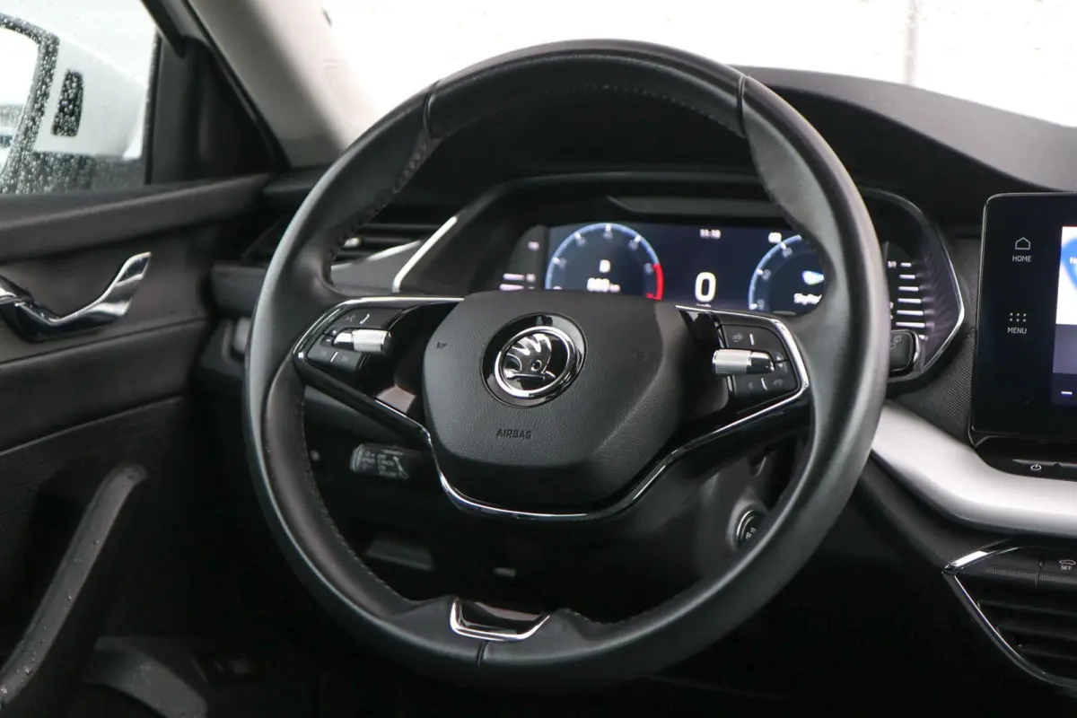 1.0 e-TSI 110pk Business Edition Plus | Cruise Control Adaptief | App Connect | Navigatie | Stoelverwarming