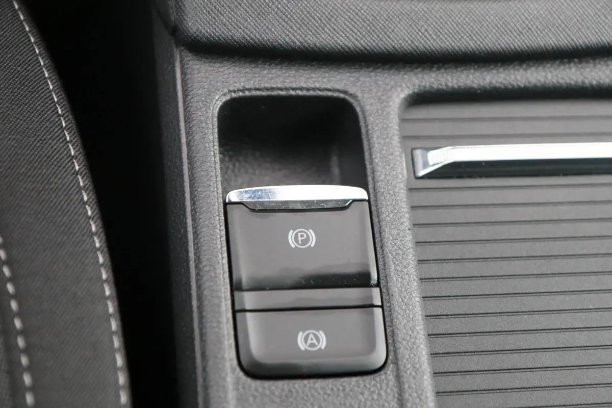 1.0 e-TSI 110pk Business Edition Plus | Cruise Control Adaptief | App Connect | Navigatie | Stoelverwarming