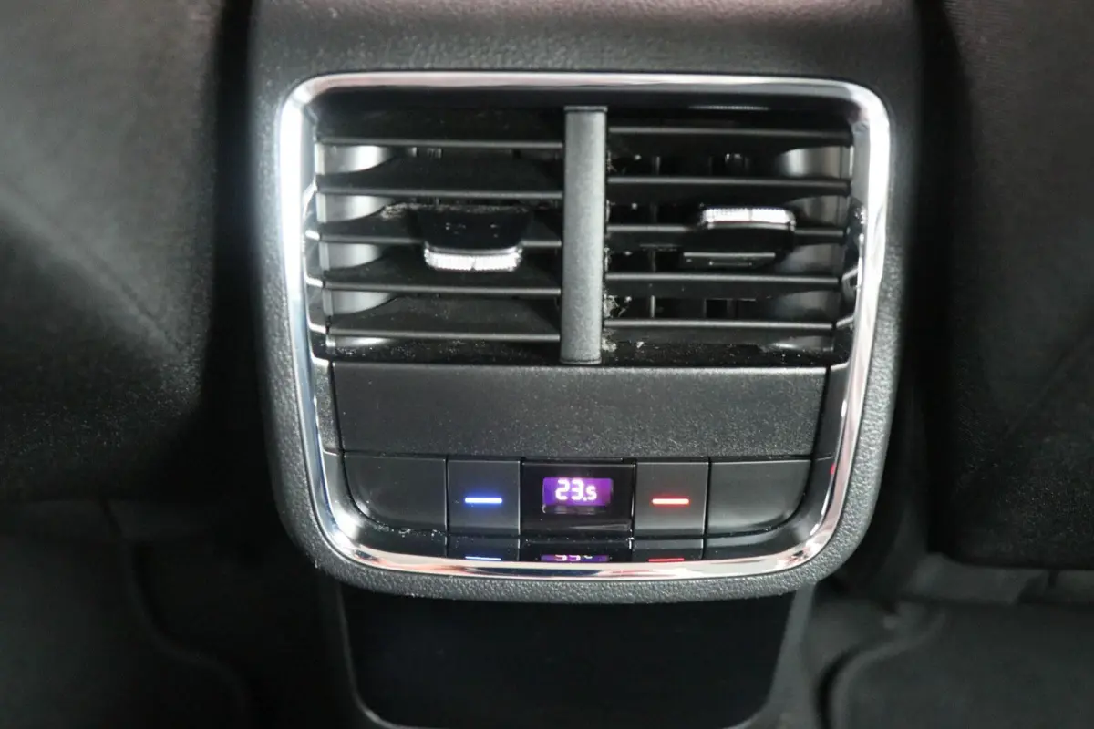 1.0 e-TSI 110pk Business Edition Plus | Cruise Control Adaptief | App Connect | Navigatie | Stoelverwarming