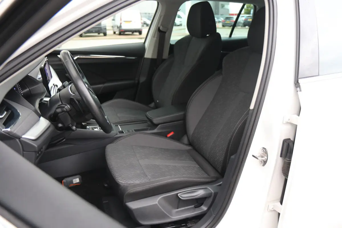 1.0 e-TSI 110pk Business Edition Plus | Cruise Control Adaptief | App Connect | Navigatie | Stoelverwarming