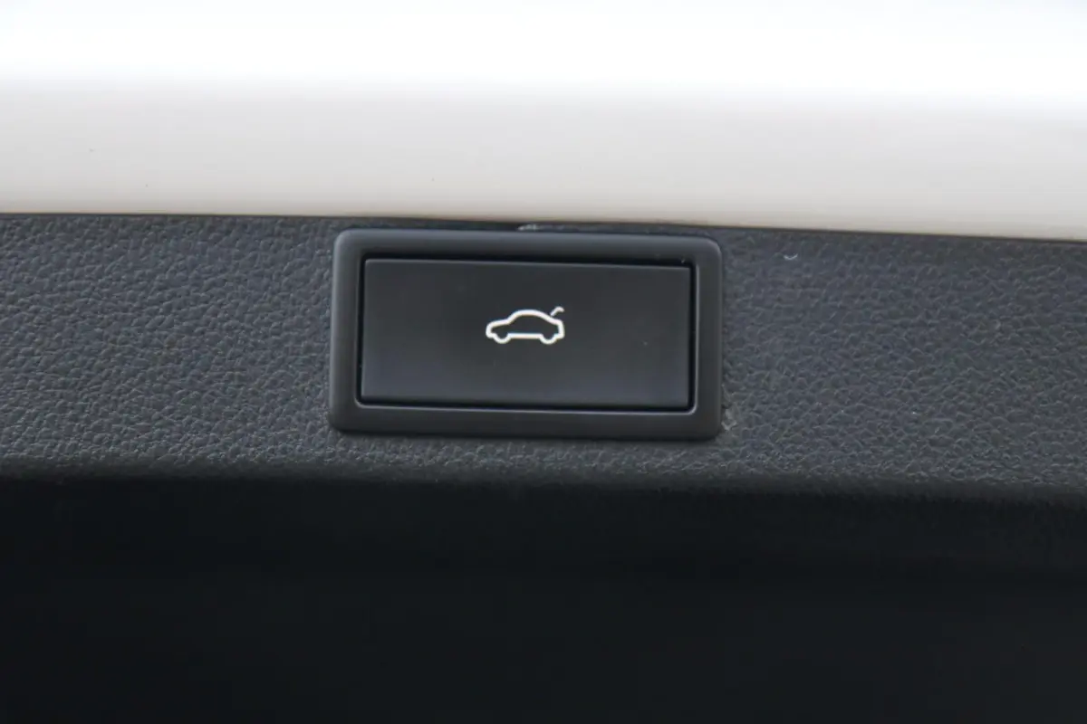 1.0 e-TSI 110pk Business Edition Plus | Cruise Control Adaptief | App Connect | Navigatie | Stoelverwarming