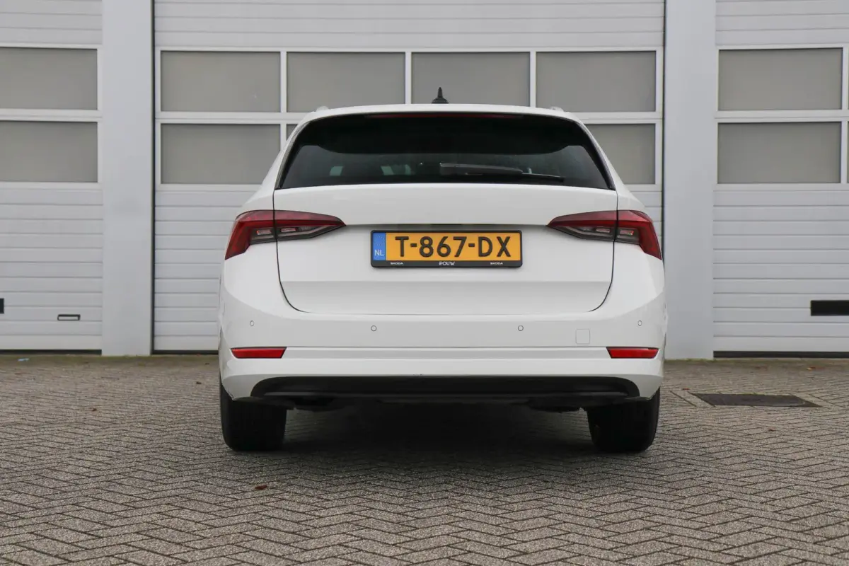 1.0 e-TSI 110pk Business Edition Plus | Cruise Control Adaptief | App Connect | Navigatie | Stoelverwarming