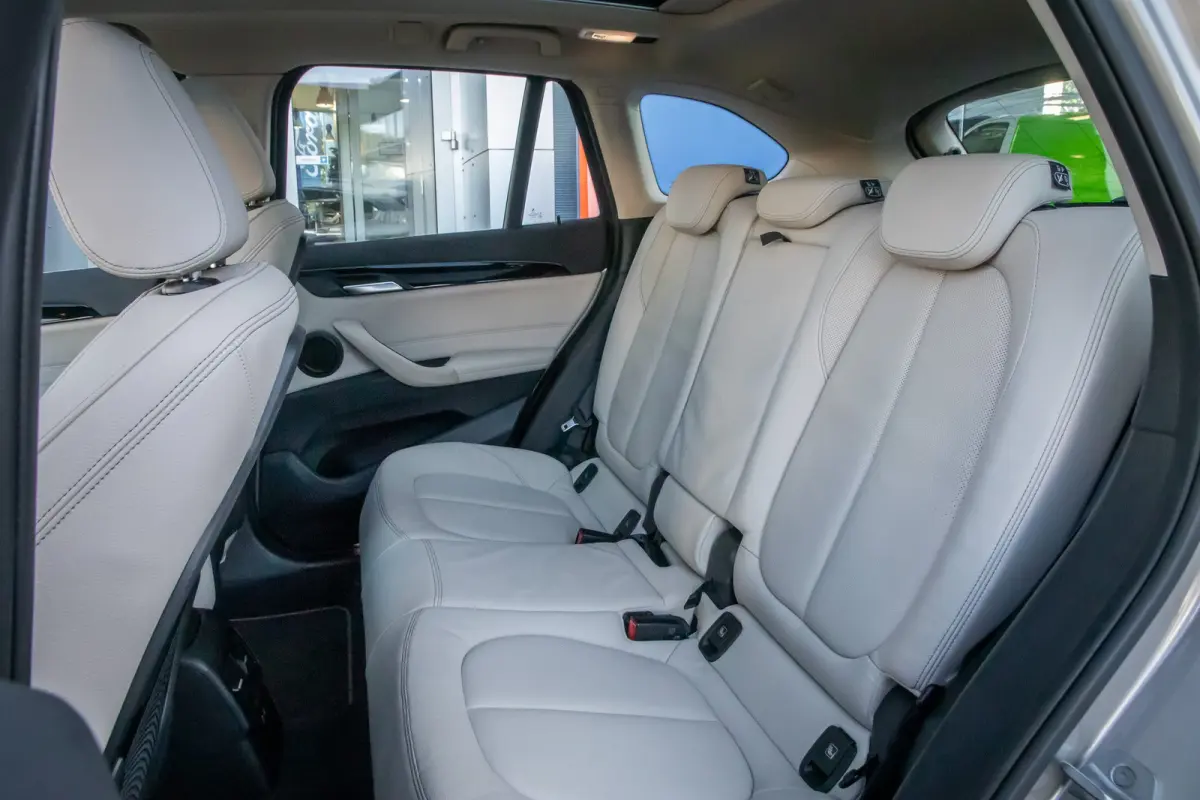 xDrive25e Business Edition Plus | Panodak | Leder | Memory | Head-up display | Elektrisch bedienbare achterklep | Navigatie | Stoelverwarming | Electrische stoelen met geheugen | Elektrisch 