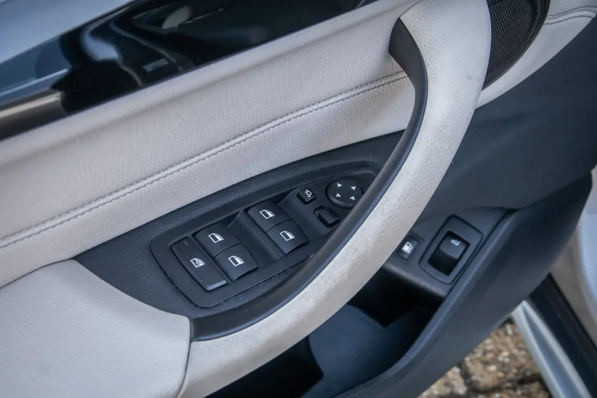 xDrive25e Business Edition Plus | Panodak | Leder | Memory | Head-up display | Elektrisch bedienbare achterklep | Navigatie | Stoelverwarming | Electrische stoelen met geheugen | Elektrisch 