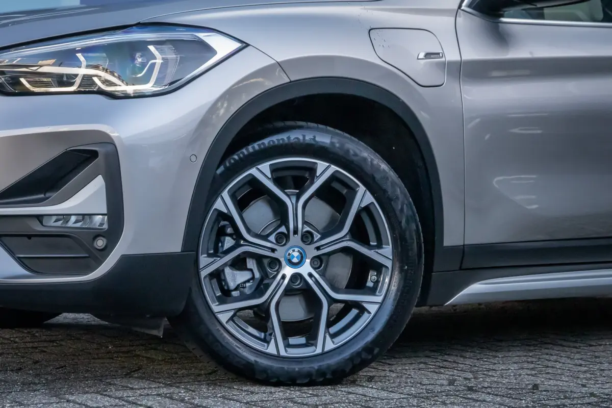 xDrive25e Business Edition Plus | Panodak | Leder | Memory | Head-up display | Elektrisch bedienbare achterklep | Navigatie | Stoelverwarming | Electrische stoelen met geheugen | Elektrisch 