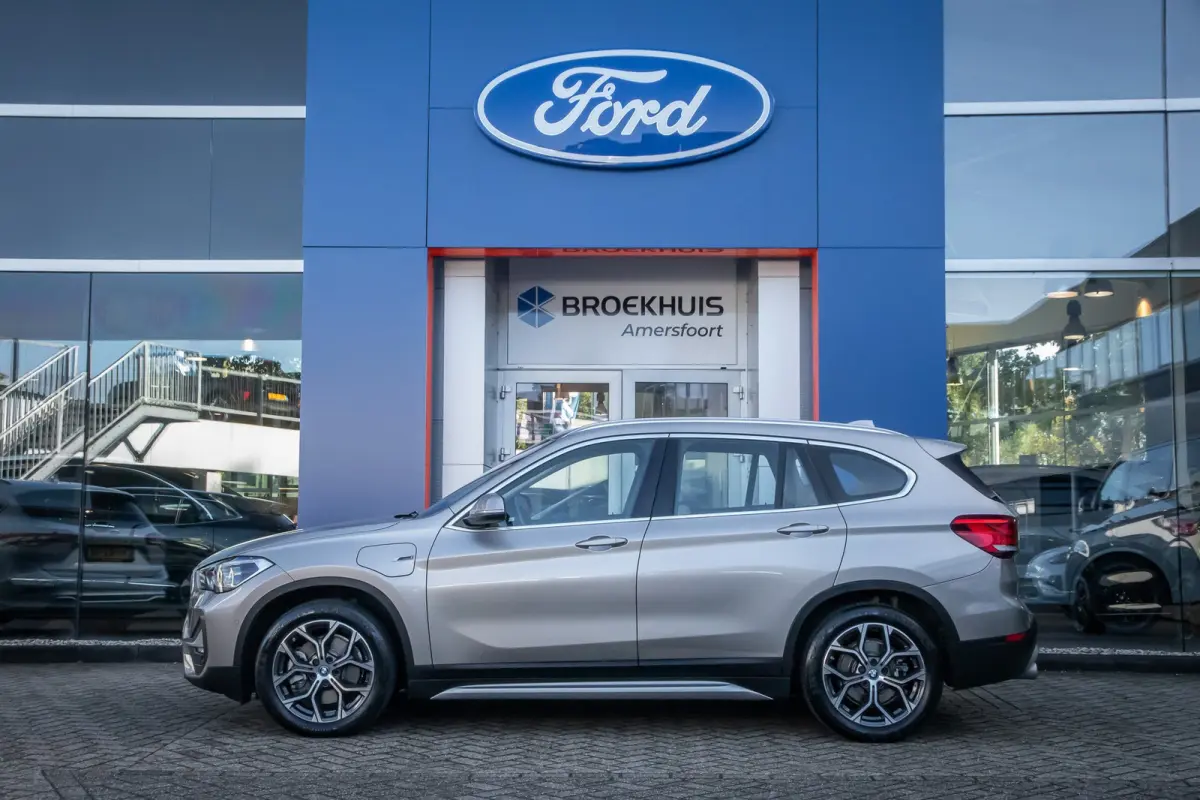 xDrive25e Business Edition Plus | Panodak | Leder | Memory | Head-up display | Elektrisch bedienbare achterklep | Navigatie | Stoelverwarming | Electrische stoelen met geheugen | Elektrisch 