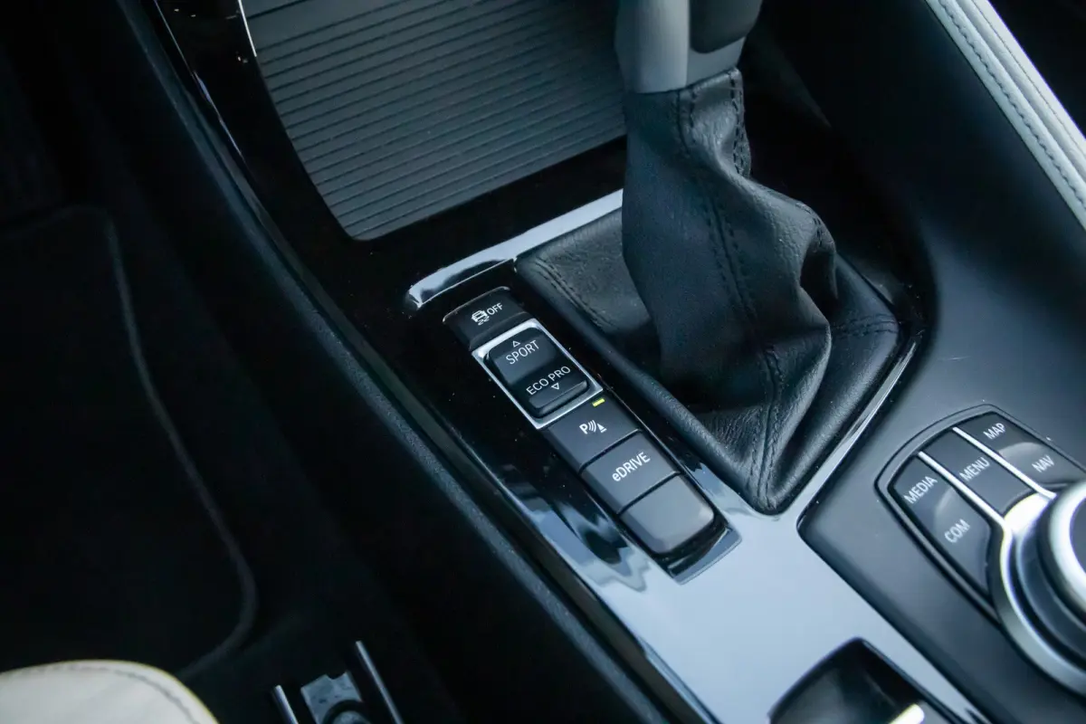 xDrive25e Business Edition Plus | Panodak | Leder | Memory | Head-up display | Elektrisch bedienbare achterklep | Navigatie | Stoelverwarming | Electrische stoelen met geheugen | Elektrisch 