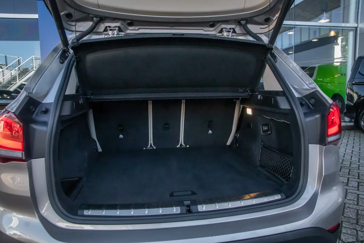 xDrive25e Business Edition Plus | Panodak | Leder | Memory | Head-up display | Elektrisch bedienbare achterklep | Navigatie | Stoelverwarming | Electrische stoelen met geheugen | Elektrisch 