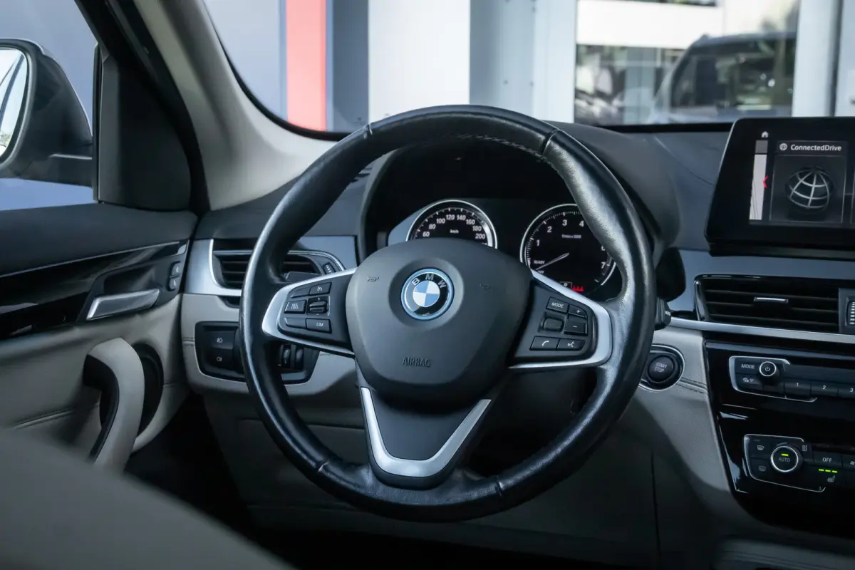 xDrive25e Business Edition Plus | Panodak | Leder | Memory | Head-up display | Elektrisch bedienbare achterklep | Navigatie | Stoelverwarming | Electrische stoelen met geheugen | Elektrisch 