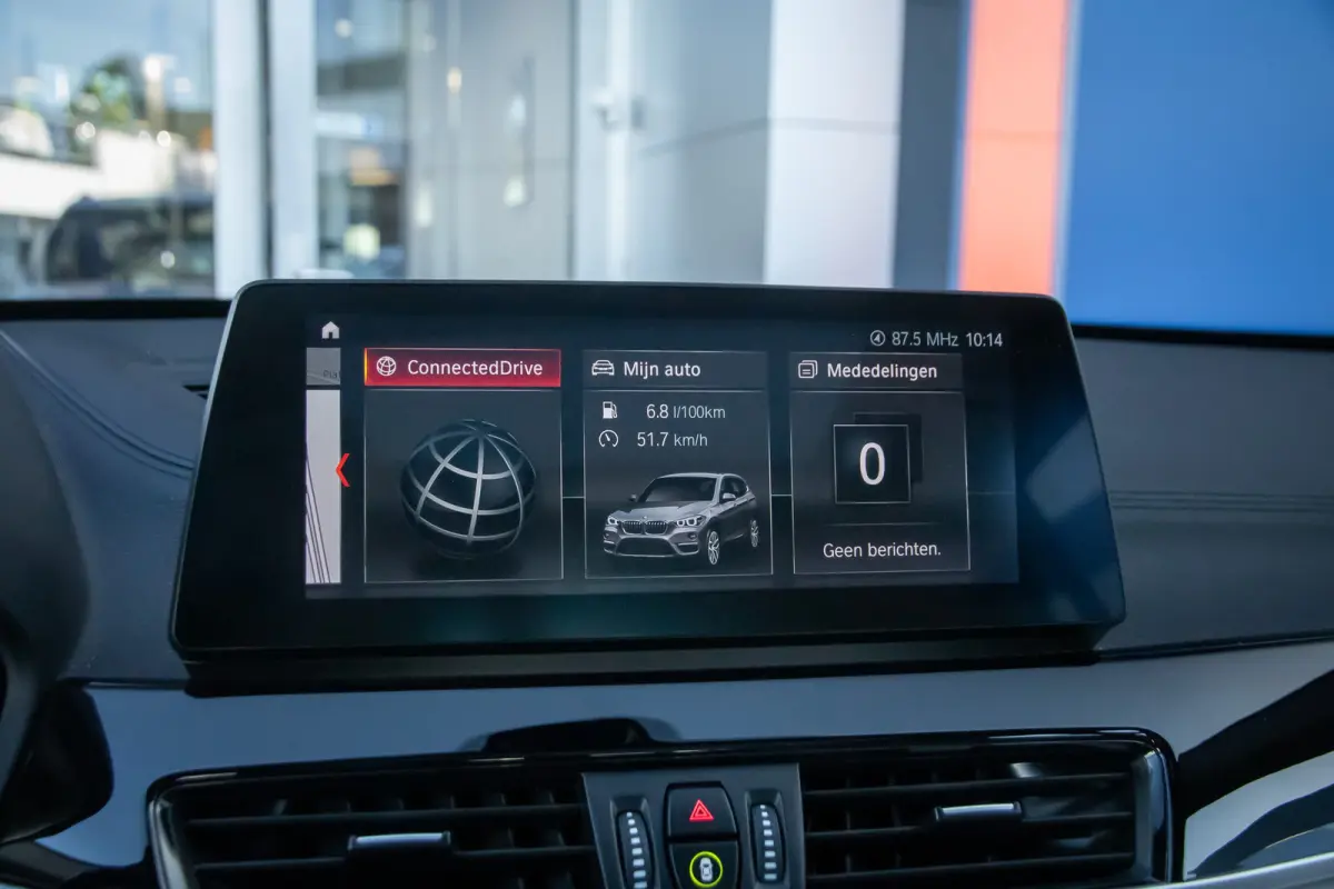 xDrive25e Business Edition Plus | Panodak | Leder | Memory | Head-up display | Elektrisch bedienbare achterklep | Navigatie | Stoelverwarming | Electrische stoelen met geheugen | Elektrisch 