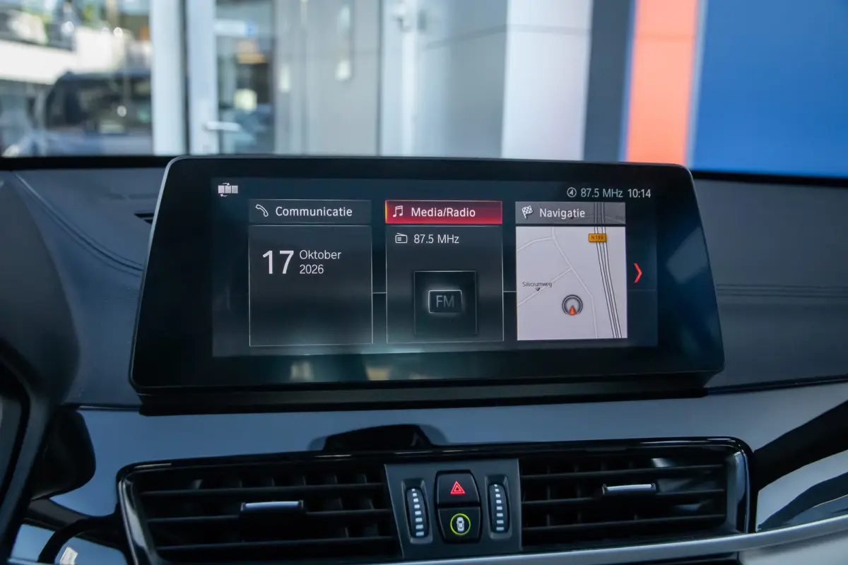 xDrive25e Business Edition Plus | Panodak | Leder | Memory | Head-up display | Elektrisch bedienbare achterklep | Navigatie | Stoelverwarming | Electrische stoelen met geheugen | Elektrisch 