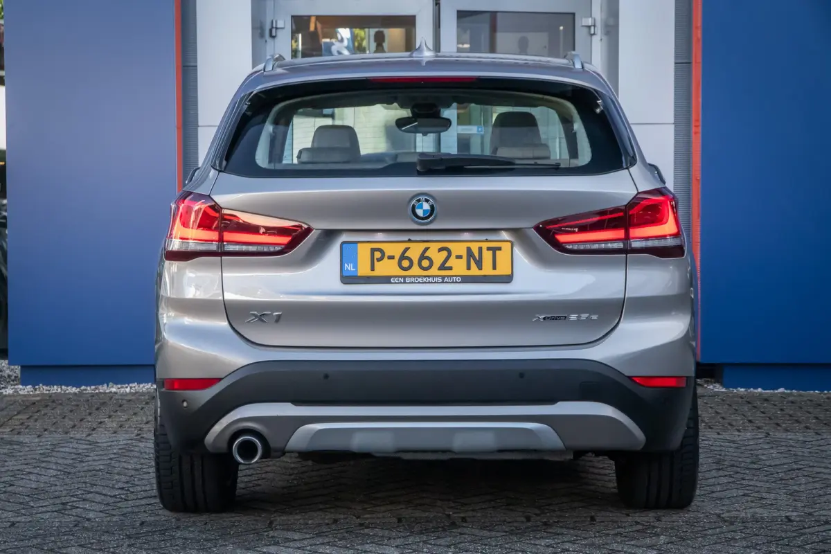 xDrive25e Business Edition Plus | Panodak | Leder | Memory | Head-up display | Elektrisch bedienbare achterklep | Navigatie | Stoelverwarming | Electrische stoelen met geheugen | Elektrisch 
