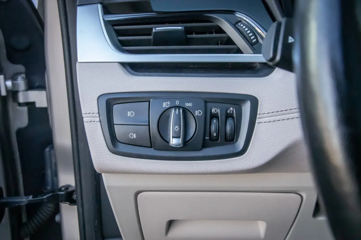 xDrive25e Business Edition Plus | Panodak | Leder | Memory | Head-up display | Elektrisch bedienbare achterklep | Navigatie | Stoelverwarming | Electrische stoelen met geheugen | Elektrisch 
