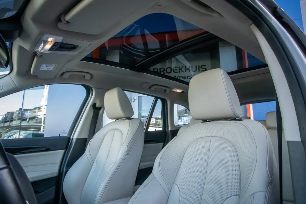 xDrive25e Business Edition Plus | Panodak | Leder | Memory | Head-up display | Elektrisch bedienbare achterklep | Navigatie | Stoelverwarming | Electrische stoelen met geheugen | Elektrisch 