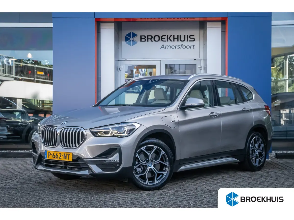 xDrive25e Business Edition Plus | Panodak | Leder | Memory | Head-up display | Elektrisch bedienbare achterklep | Navigatie | Stoelverwarming | Electrische stoelen met geheugen | Elektrisch 
