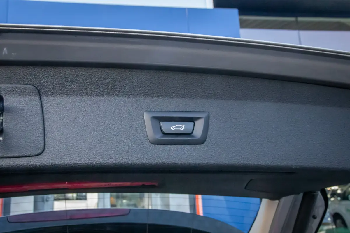 xDrive25e Business Edition Plus | Panodak | Leder | Memory | Head-up display | Elektrisch bedienbare achterklep | Navigatie | Stoelverwarming | Electrische stoelen met geheugen | Elektrisch 