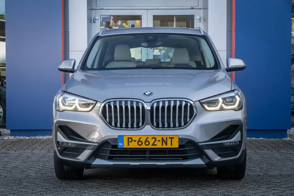 xDrive25e Business Edition Plus | Panodak | Leder | Memory | Head-up display | Elektrisch bedienbare achterklep | Navigatie | Stoelverwarming | Electrische stoelen met geheugen | Elektrisch 