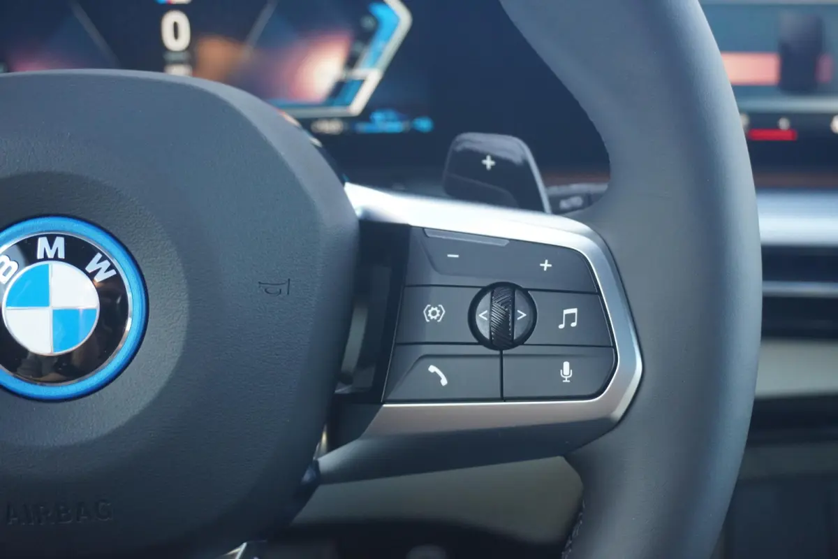 xDrive25e |