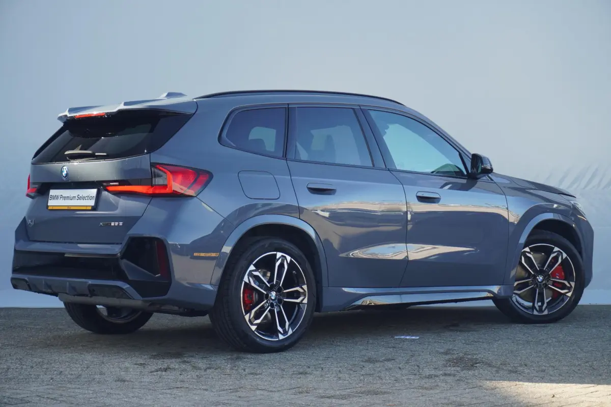 xDrive25e |