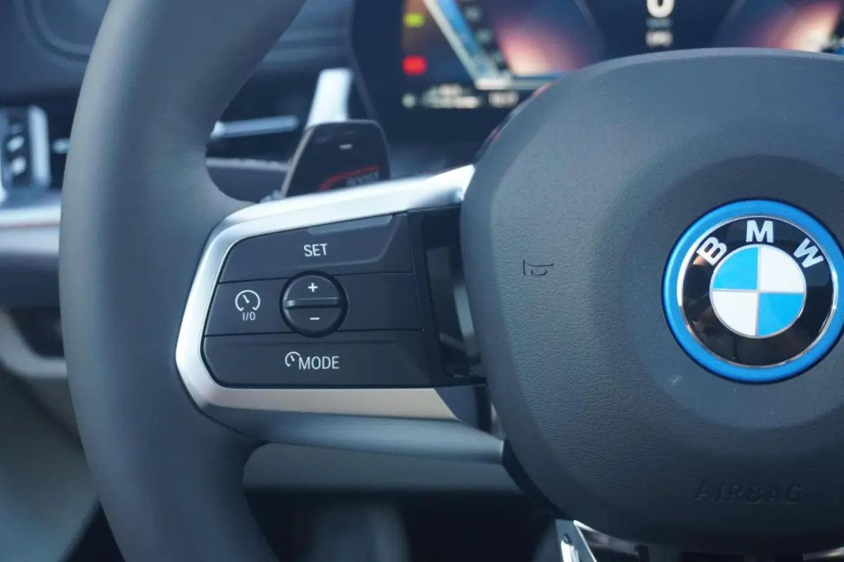 xDrive25e |