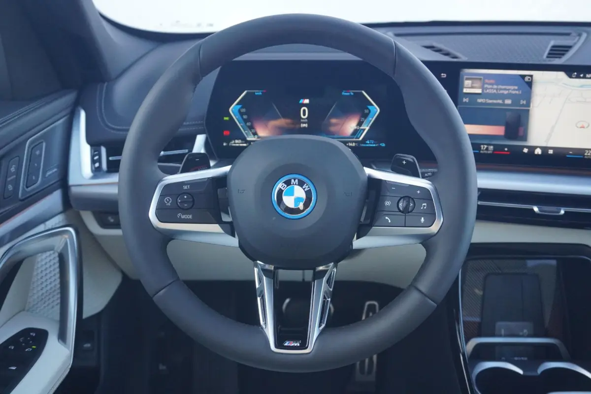 xDrive25e |