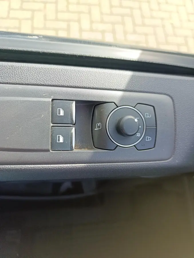 300 2.0 TDCI L1H1 Limited DC | Stoel/voorruitverwarming | Camera | Trekhaak | Climate Control | PDC V+A