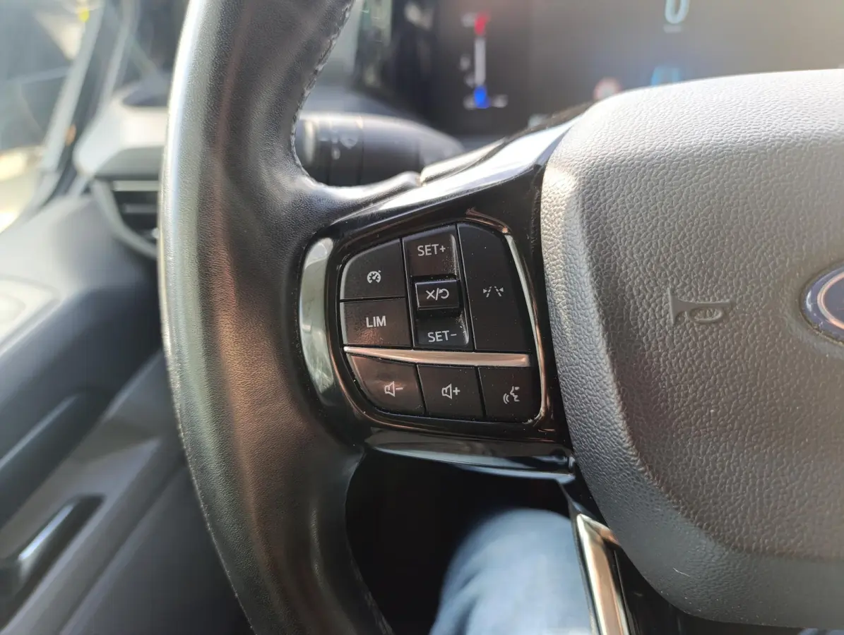 300 2.0 TDCI L1H1 Limited DC | Stoel/voorruitverwarming | Camera | Trekhaak | Climate Control | PDC V+A