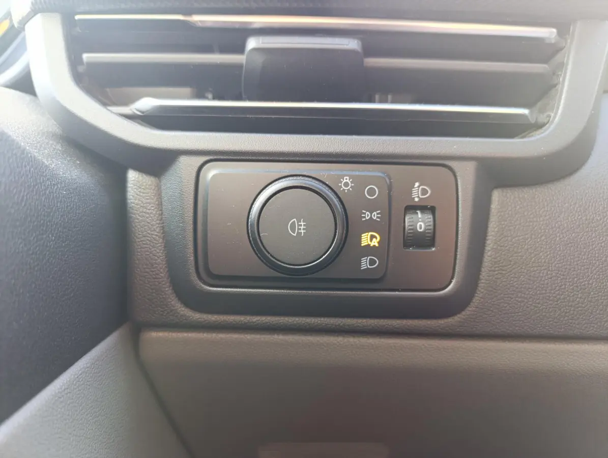 300 2.0 TDCI L1H1 Limited DC | Stoel/voorruitverwarming | Camera | Trekhaak | Climate Control | PDC V+A